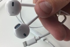 Tai nghe EarPods của Apple vừa ra mắt đã gặp lỗi