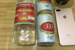 TCN thử nghiệm ngâm bia, rượu bầu đá iPhone 7 Plus