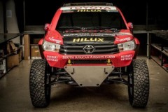 Toyota mang bán tải Hilux mới dự giải đua Dakar 2017