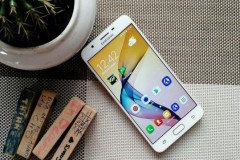 “Tra tấn” màn hình Galaxy J7 Prime: Quá bền so với quy định