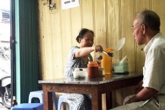 Trong quán phở, có một cuộc đối thoại khiến dân mạng 'dậy sóng'