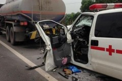 Xe cứu thương đâm xe bồn, 1 người chết, 3 người bị thương nặng