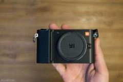 Trên tay Xiaomi Yi M1: máy ảnh m4/3, không gương lật, logo đỏ với giá 8,5 triệu đồng
