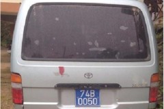 Kiểm lâm nổ súng dừng xe ôtô gắn biển xanh chở gỗ lậu