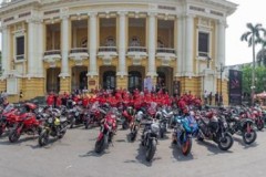 Hơn 100 xe phân khối lớn diễu hành tại Hà Nội