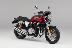 Honda CB1100 2017 "lấn át" đối thủ BMW R nineT và Triumph Bonneville