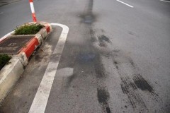 Xe tải bốc khói ngùn ngụt trên đại lộ