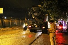 Thanh niên đi xe máy va chạm với xe bồn, tử vong tại chỗ