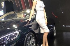 Dàn mỹ nữ của "bà trùm" Hạ Vy khoe sắc tại triển lãm ô tô quốc tế