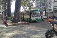 Va chạm giao thông, tài xế xe buýt rút dao đâm người trọng thương