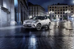 Toyota C-HR 2017 có giá khởi điểm từ 577 triệu VNĐ tại Anh