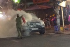 Mercedes-Benz GL450 giá 4 tỷ Đồng bốc cháy dữ dội tại phố cổ Hà Nội
