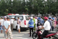 Nam thanh niên khỏa thân, chết trong tư thế quỳ trong rừng dương