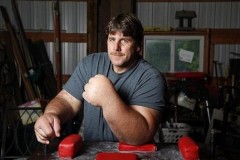 Người đàn ông Mỹ có ‘cánh tay kỳ lân’ dị thường, lần nào đấu vật tay cũng giành vô địch