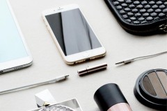 Auxillite: Adapter tích hợp dồng thời cổng lightning và cổng 3,5 mm cho iPhone