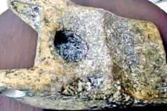 CHẤN ĐỘNG: Phát hiện đồ vật kim loại có niên đại 250.000 năm, có thể là bộ phận của UFO cổ đại