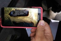 Galaxy Note 7 bản an toàn lại phát nổ, nhà mạng Mỹ dừng bán, Samsung tạm ngưng sản xuất
