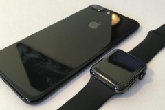 Ngắm iPhone 7 Plus Jet Black bên Apple Watch Space Black
