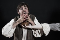 Người đàn ông cuồng ăn được bác sĩ ví như con thú hoang