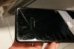 Nhan sắc tàn phai của iPhone 7 Plus Jet Black sau 2 tuần