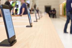 Những điều không ngờ Apple đã làm để bảo vệ sản phẩm trưng bày trong Apple Store