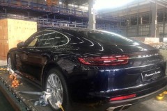 Porsche Panamera Turbo 2017 đáp máy bay về Việt Nam