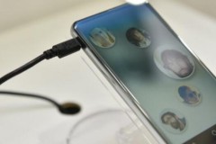 Sharp công bố điện thoại màn hình cong độc đáo - Corner R