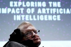 Stephen Hawking lần nữa cảnh báo siêu AI là mốc diệt vong của loài người