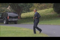 Tổng thống Mỹ chứng minh mình cũng đãng trí như ai khi... bỏ quên chiếc BlackBerry của mình