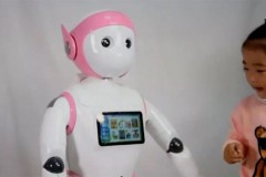 Trung Quốc chế "robot giữ trẻ"