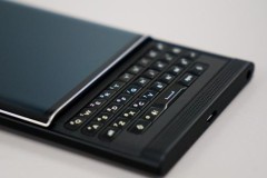 Xuất hiện smartphone BlackBerry mới với bàn phím QWERTY