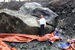 Tìm thấy ngọc bích khổng lồ 175 tấn đắt giá nhất thế giới