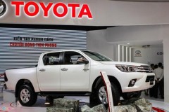 Toyota Hilux mới thay động cơ, giá từ 697 triệu tại Việt Nam