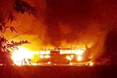 Xe khách giường nằm bốc cháy, hàng chục hành khách thoát chết