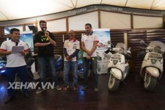 Vượt 12.000 km bằng xe tay ga cặp phượt thủ người Pháp đã có mặt tại Hà Nội