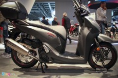 Honda SH 300i 2017 thêm màu thể thao