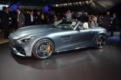 Mercedes-AMG GT C Roadster rực rỡ dưới ánh đèn Los Angeles