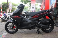 Honda Air Blade 125 màu đen mờ, logo họa tiết đỏ, giá gần 40 triệu đồng chính thức bán ra