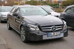 Mercedes-Benz C-Class sedan và estate facelift được làm mới nội thất