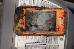 iPhone 4 ngâm một năm dưới hồ vẫn sống sót