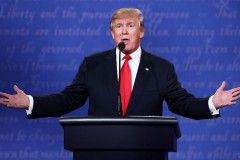 Chiến lược kinh tế của Trump khiến Tim Cook dở khóc, dở cười
