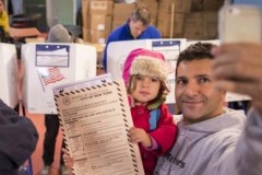 Chụp ảnh "tự sướng" khi bỏ phiếu là phạm pháp tại Mỹ