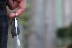 Đây là cách mà vừa không bị mất, vừa biến adapter 3.5 mm thành vật trang trí