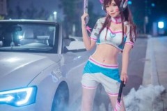 Gái xinh cosplay D.va trong Overwatch cực đẹp bên cạnh siêu xe
