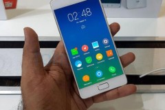 Loạt ảnh Lenovo ZUK Edge lộ diện: Không có màn hình cong?
