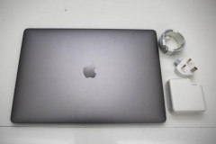 MacBook Pro với TouchBar về Việt Nam giá 73 triệu đồng