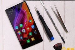 "Mổ bụng" chiếc smartphone có viền màn hình mỏng nhất thế giới - Xiaomi MI Mix