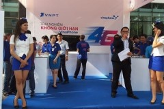 Người dân đua nhau mua SIM 4G thương mại đầu tiên Việt Nam