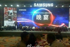 Nhân sự cấp cao của Samsung quỳ gối xin lỗi về sự cố Note 7