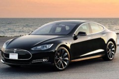 Pin trên xe Tesla Model S nổ như pháo hoa sau tai nạn
